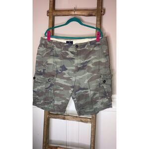 Men's American Eagle camouflage cargo shorts size 38